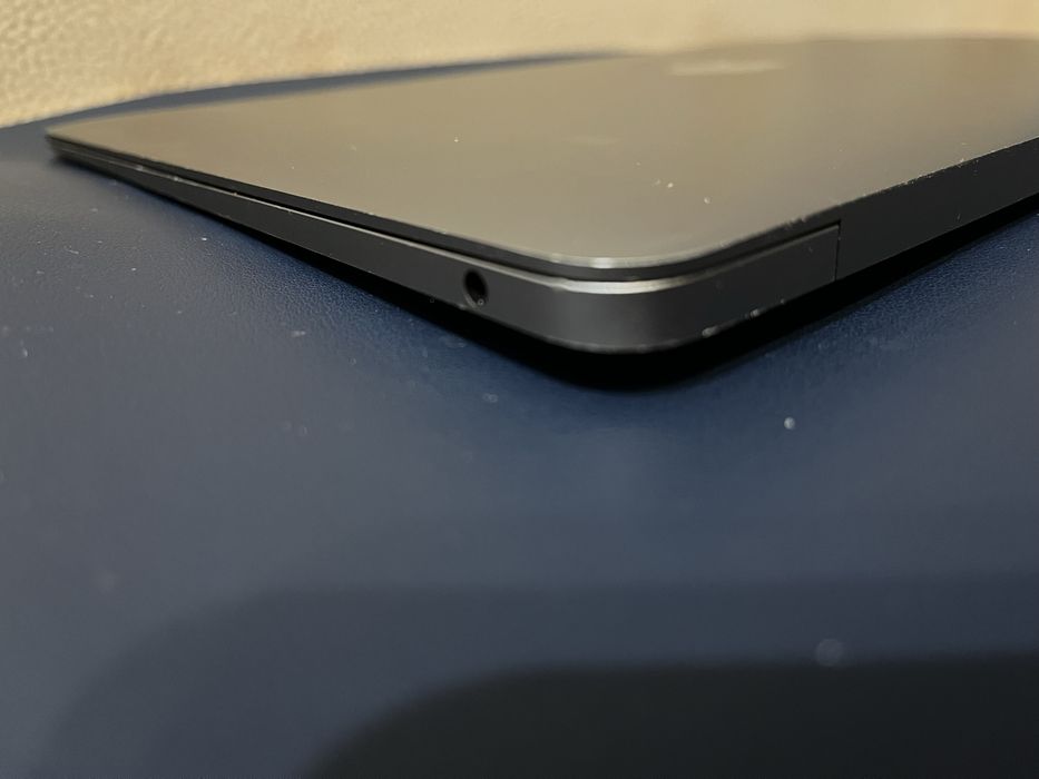 /Без wi-fi, дефектний екран/ Macbook air 8gb ssd 256gb