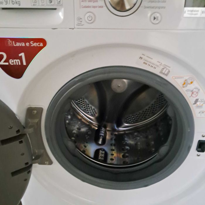 Máquina de lavar e secar roupas