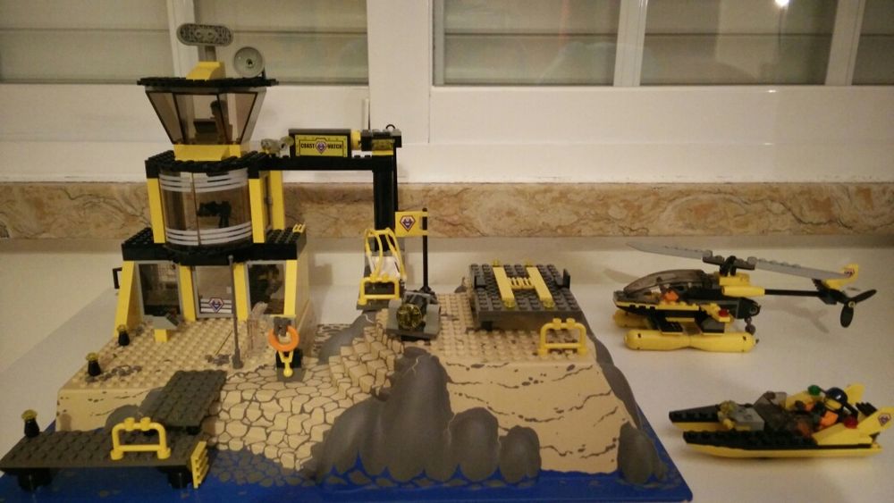 Lego World City: Base Guarda Costeira (7047)