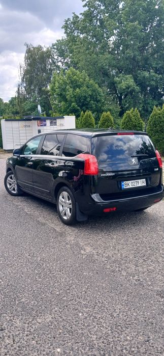 Peugeot  5008...