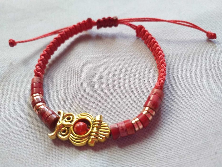 Pulseira em Macramê Coruja Vermelho com Jaspe e Hematitas