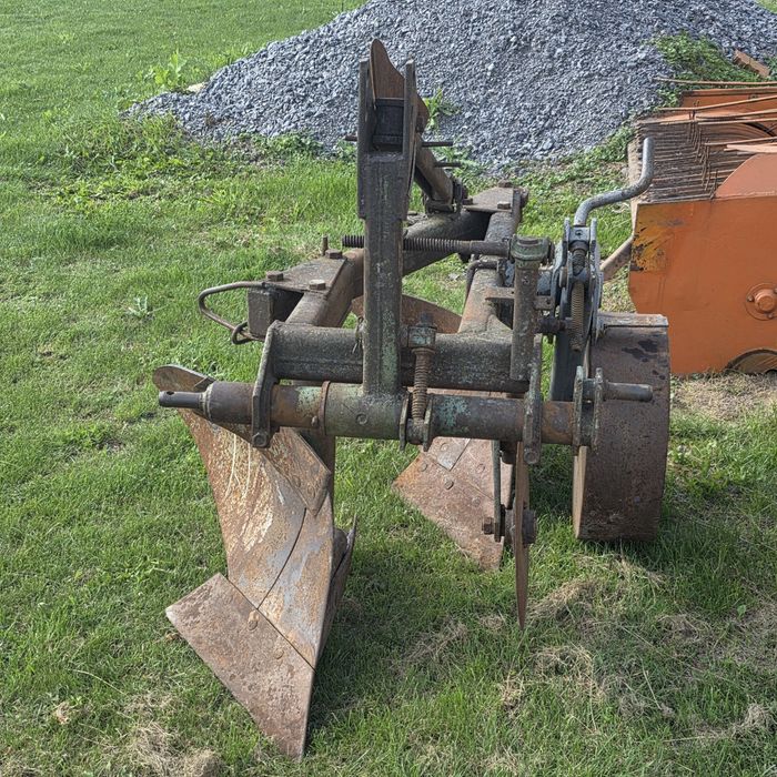 Плуг 2 корпусний Польський