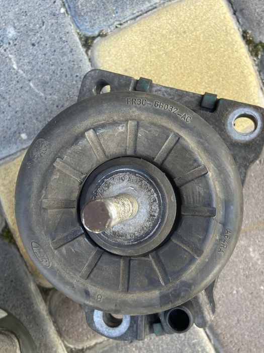 Подушки двигуна на Форд Мустанг 2.3