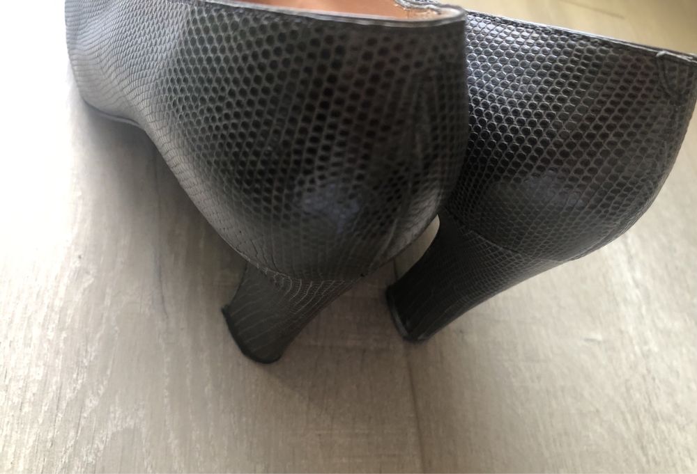 Sapatos Harel vintage cinza