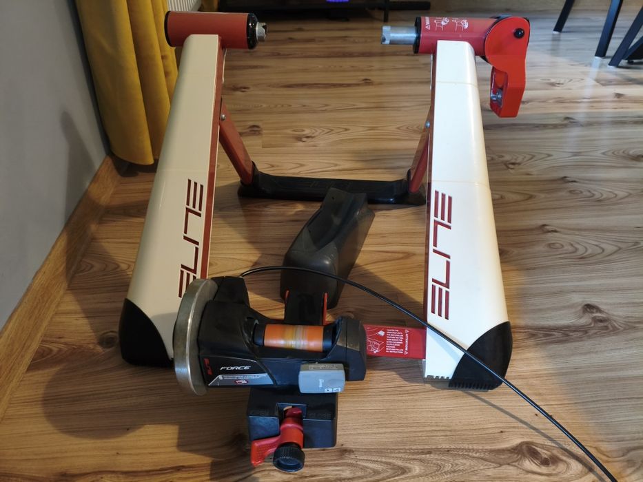 Trenażer magnetyczny Elite Novoforce + czujnik kadencji misuro B+