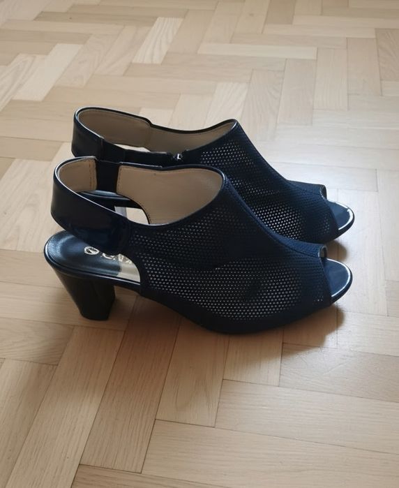 Śliczne,damskie sandały 37