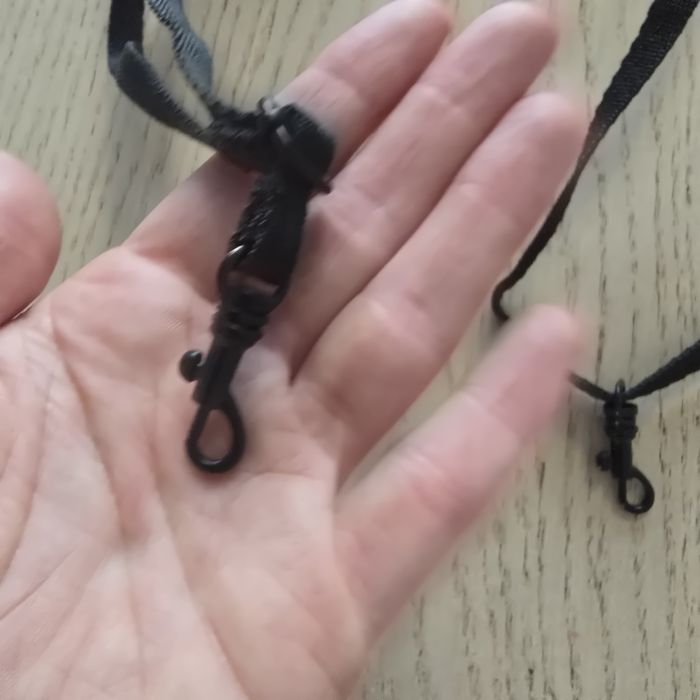 Materiałowy, cienki pasek do torebki, czarne okucia, tanio