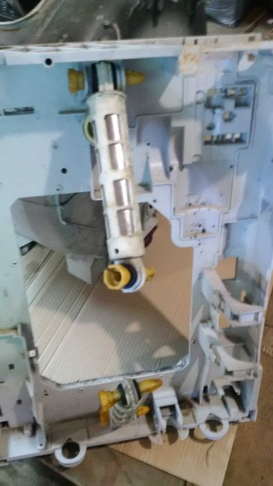 Поддон с амортизаторами в сборе стиральной машины Zanussi TA 833 V