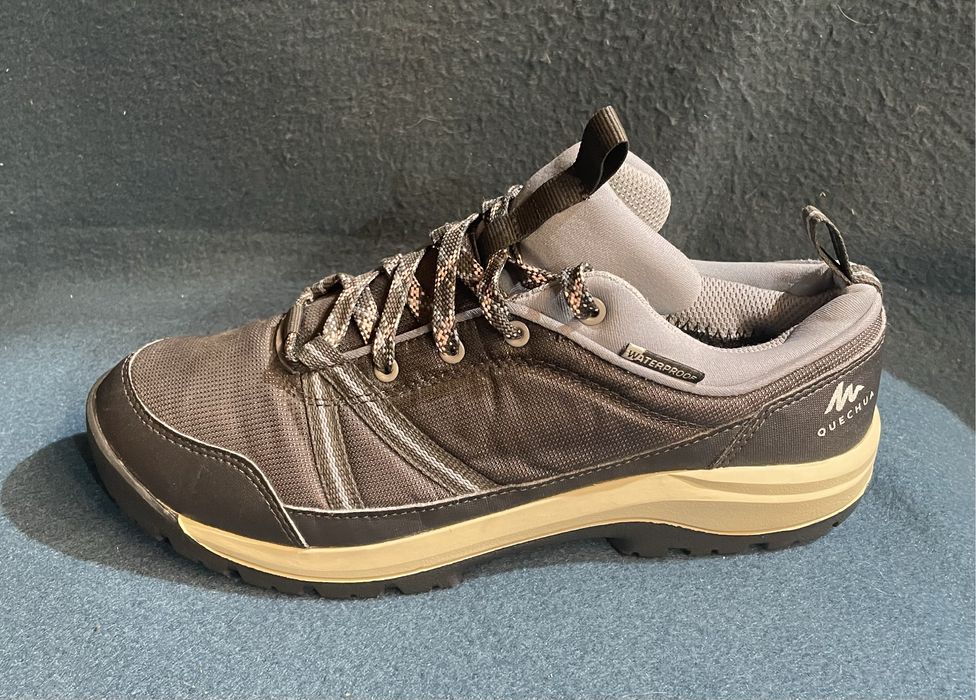 Підліткові кросівки QUECHUA Waterproof. Оригинал. Розмір 39, довжина стільки 25см