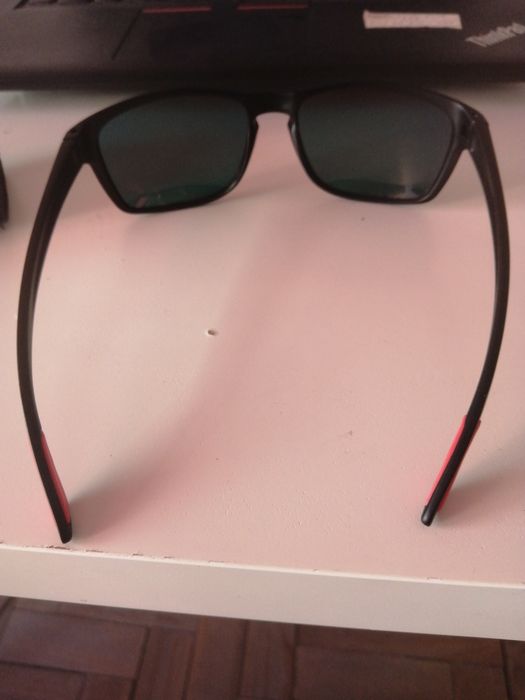 Vendo óculos de sol (portes incluídos)