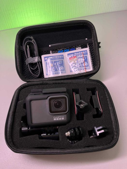 Екшн-камера GoPro Hero 7 silver в кейсі
