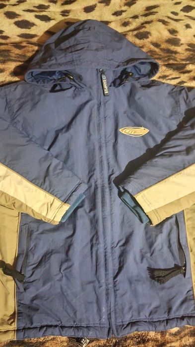 Демісезонна куртка фірми Campus