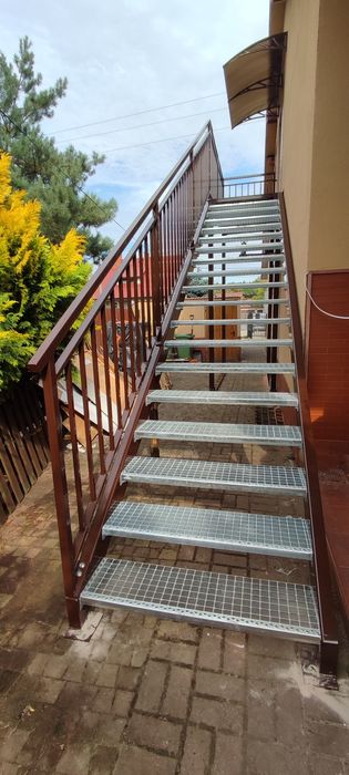 Schody metalowe zewnętrzne i wewnętrzne klatka schodowa Wysoka Jakość