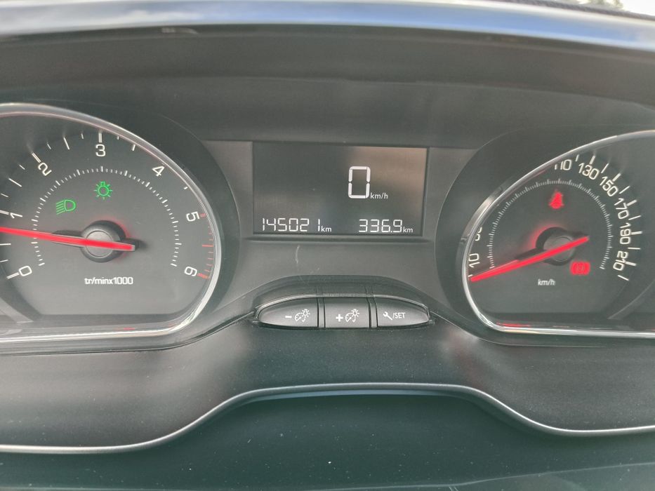 Peugeot 208  1.4 HDI Style
