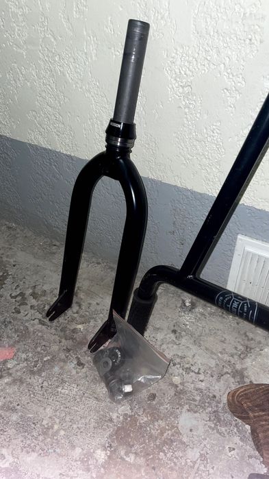 Продаю BMX KINK LAUNCH (Black)