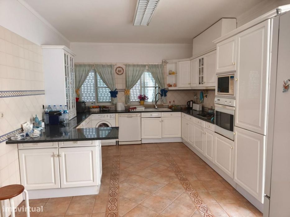 Quarto - localizado em Setubal