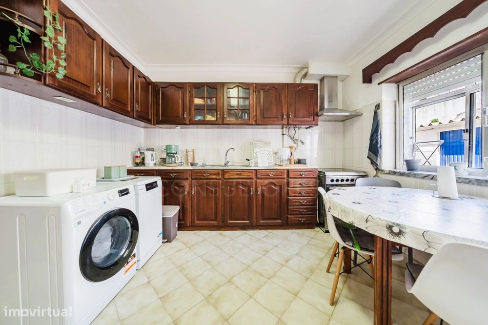 T2 ao nível do R/Chão com garagem fechada — Caldas Da Rainha - Santo Onofre E Serra Do Bouro, Leiria