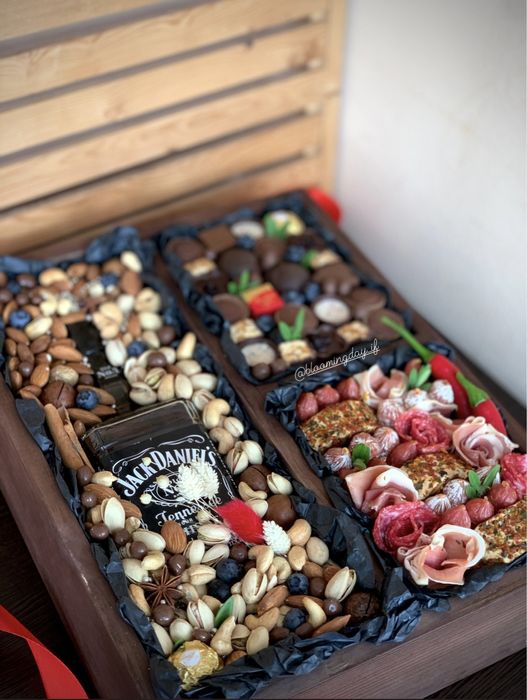 Букети з цукерок Смачні подарунки Чоловічі букети До дня закоханих