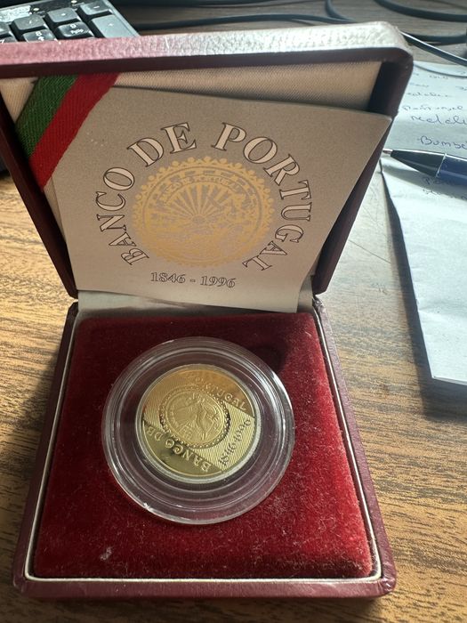 Estojo comemorativo, aniversario do Banco de Portugal. Prata e Ouro.