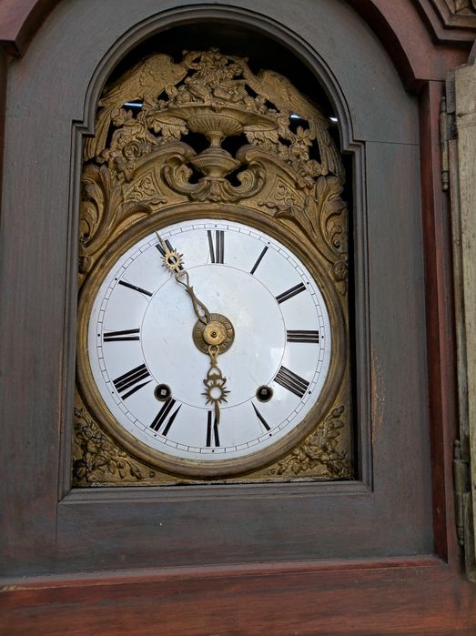 Relógio antigo pé alto