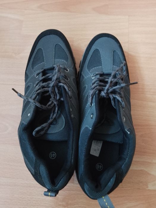 Buty męskie sportowe nr 46.