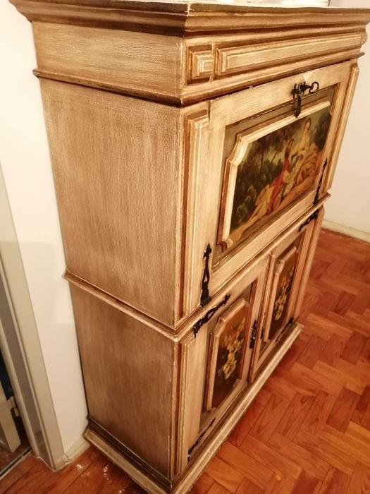 Móvel Antigo Pintado à Mão