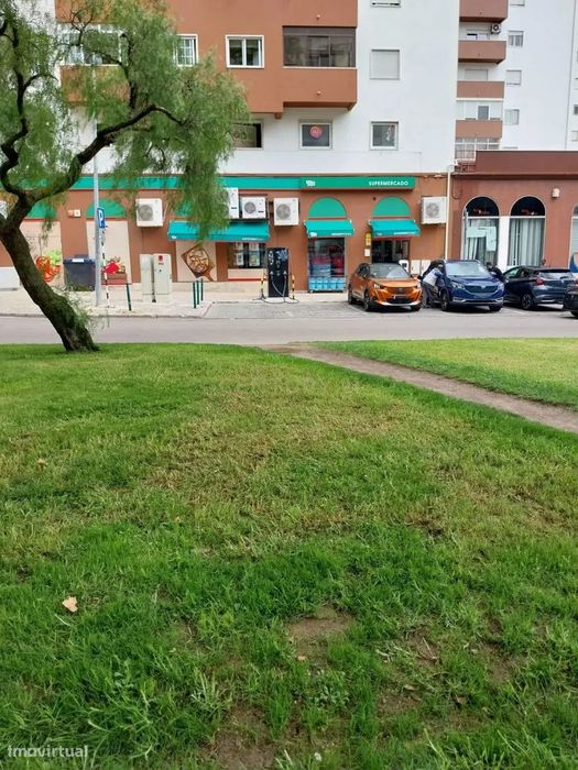 Espaço Comercial-Corroios-Excelente Oportunidade de Investimento