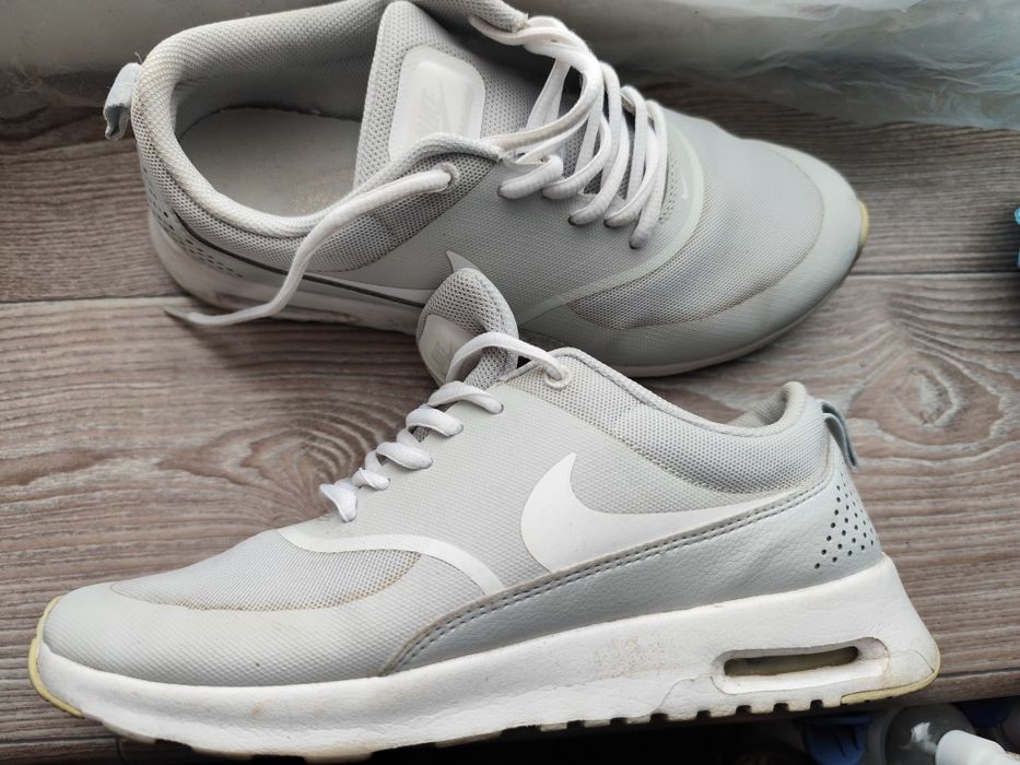 Nike кросовки светло серые