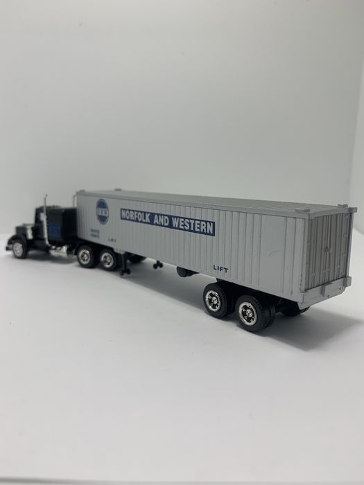 Kenworth Norfolk da Herpa escala H0 1/87
