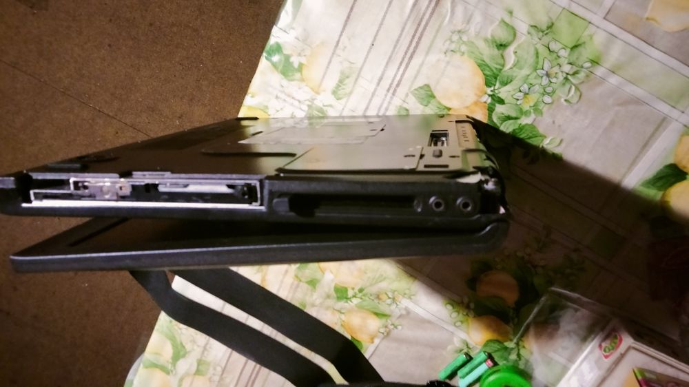 Продам ноутбук на запчасти