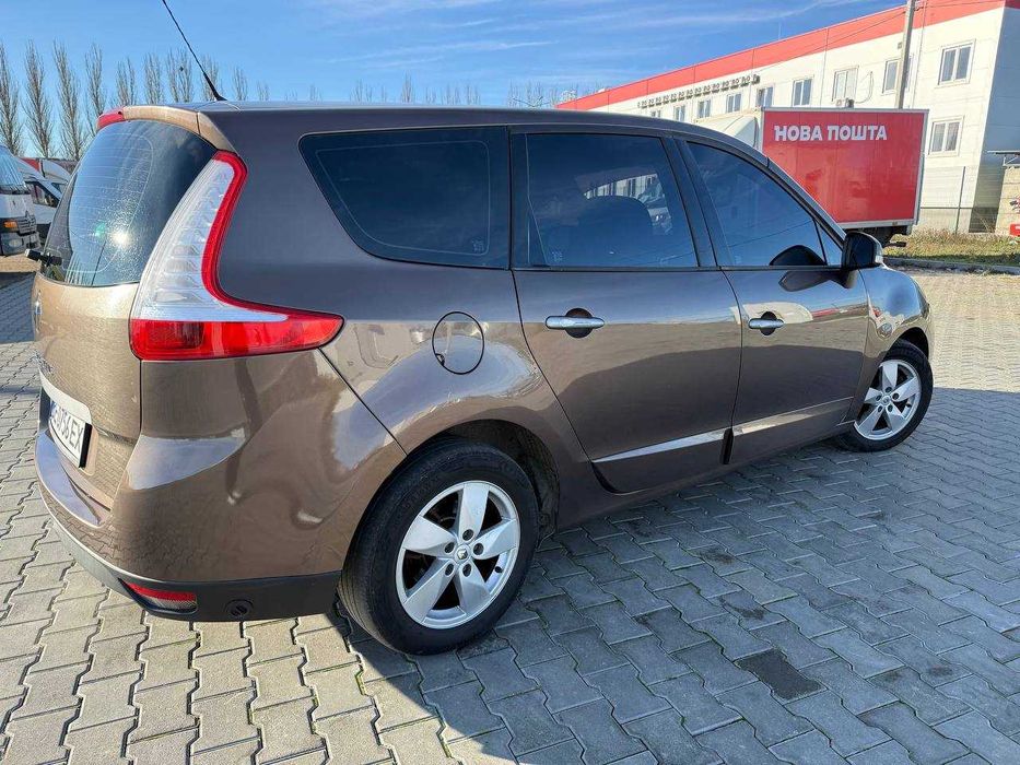 Renault Grand Scénic 3 2010 год 2.0 бензин