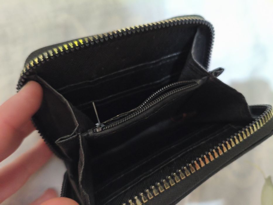 Чорний маленький гаманець