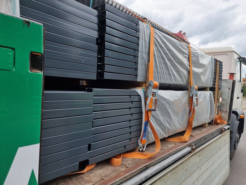 NNOWE słupki ogrodzeniowe  60×40 o wysokości 2200 antracyt i czarnym.