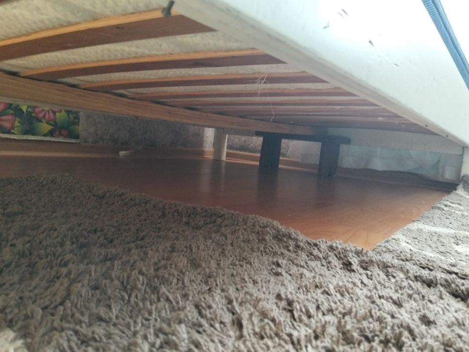 Дерев'яне ліжко з матрацом + 2 шухляди, біле, б/в