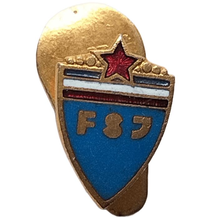 31 emblemas de Federações de Futebol (3 são botoeiras).