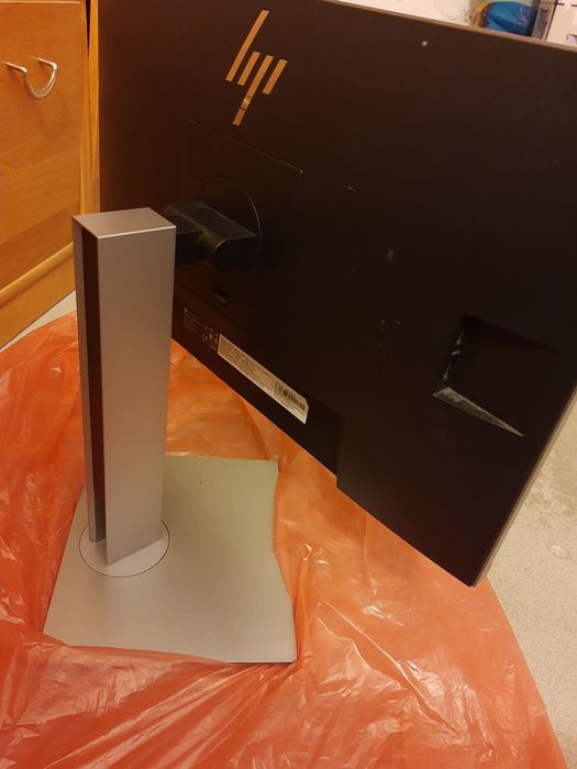 monitor HP stronkin E 233