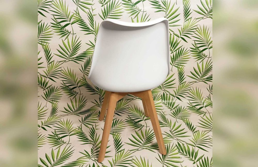 Надійний стілець білий для кухні на дерев'яних ніжках, Крісло кухонне