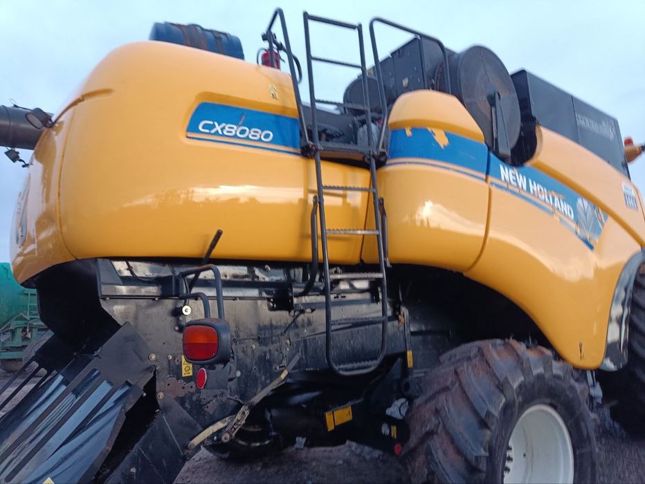 Комбайн New Holland CX8080
