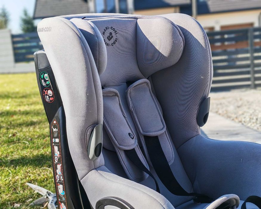 Fotelik samochodowy Maxi Cosi Axiss - obrotowy, nie wymaga Isofixa