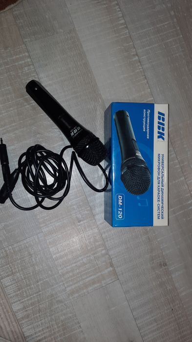 Мікрофон для караоке BBK DM-120, як новий.