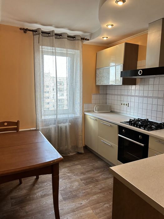 Центр міста,продам 2к квартиру, Лагунової 10, гарний стан.