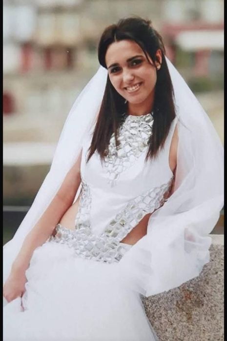 Vestido de noiva com pedrinhas, elaborado pelo estilista Francisc's Co