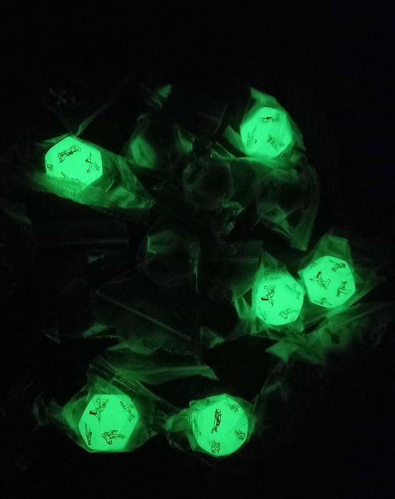 Кубик с позами неоновый, позы камасутра, еротический подарок секс игра