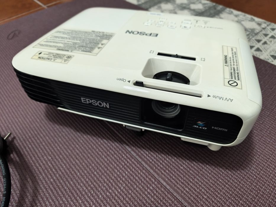Projetor Epson EB-S04
