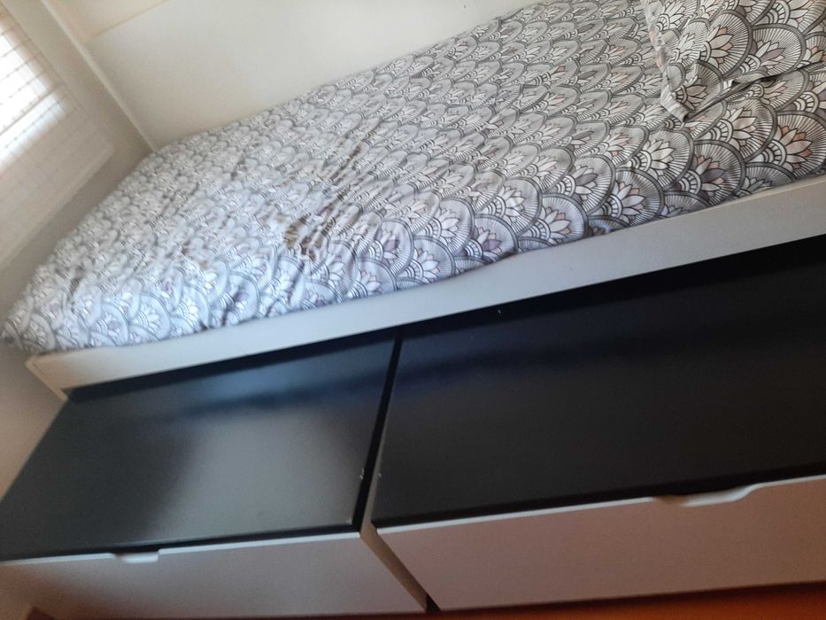 2 Capas Edredon. 1  PUCCA, 2 Ikea  côr vermelha e 3 Primark tons cinza