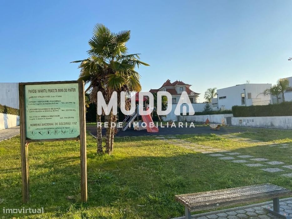 Terreno de 759 m2 para Construção