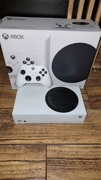 Xbox series S 512 GB + stacja ładująca + 2 akumulatory