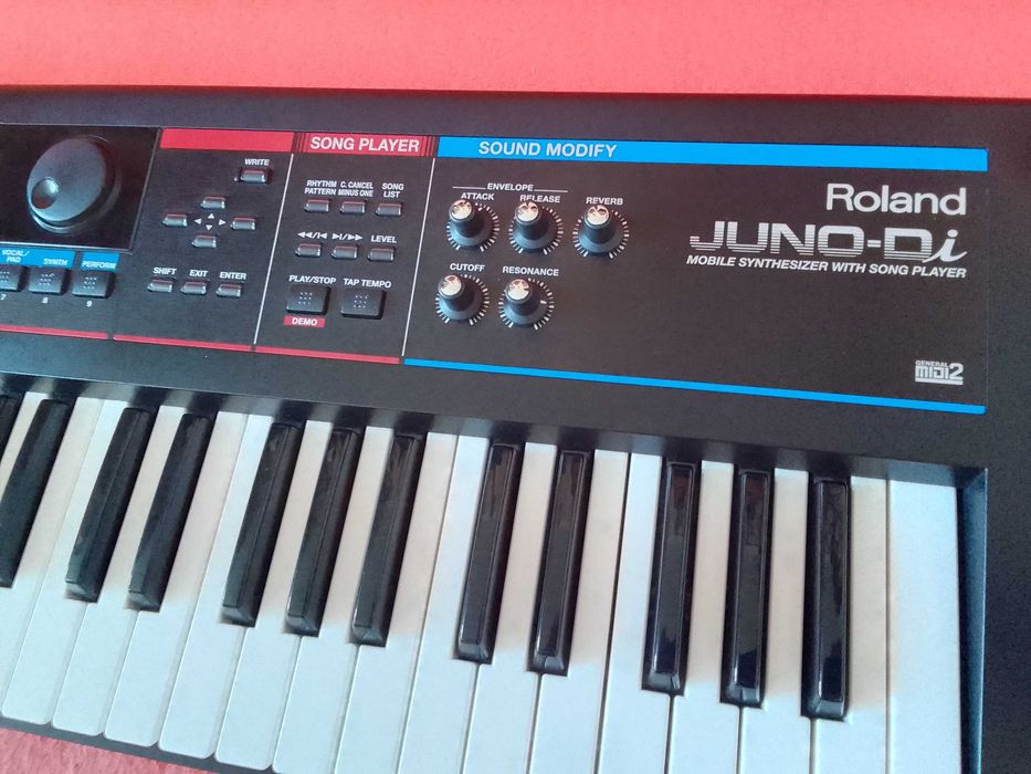Roland Juno Di Syntezator