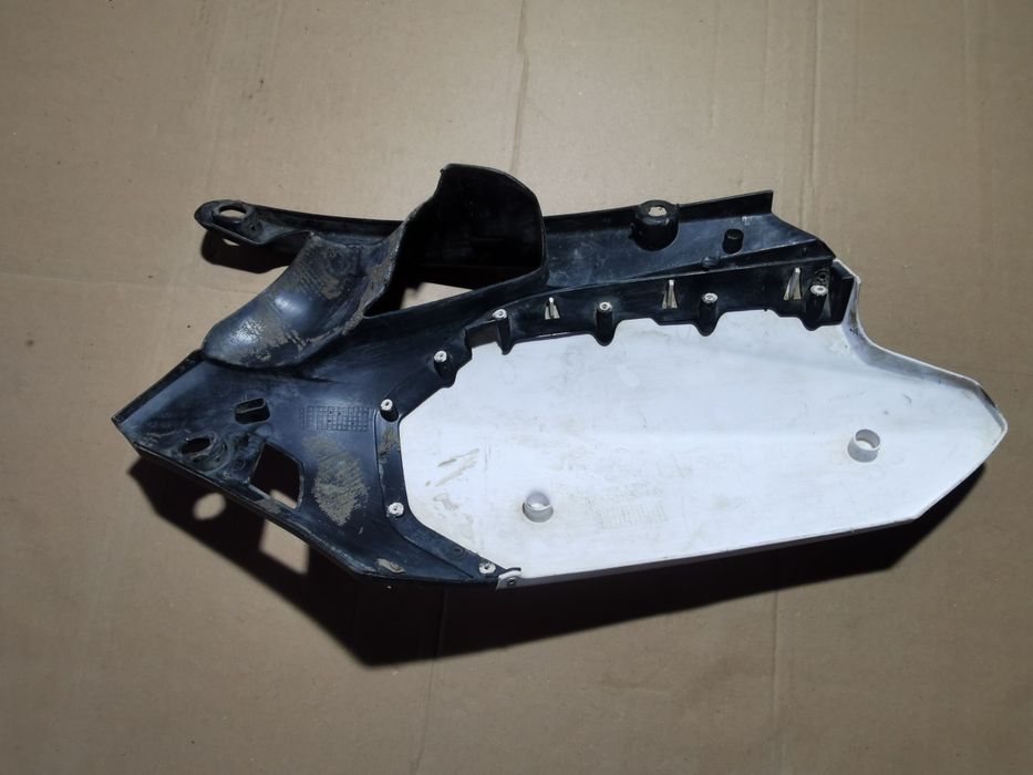 Yamaha yz 450 F osłona owiewka boczna tyl prawa panel
