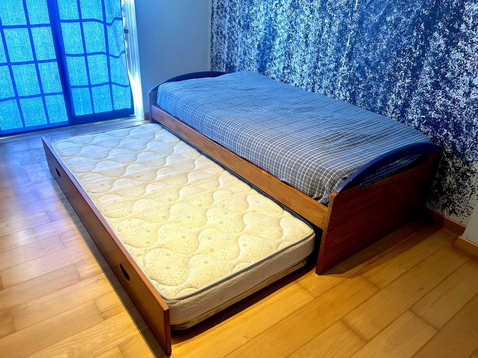Quarto juvenil em pinho maciço